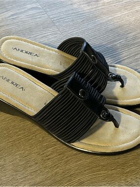 ANDREA FENZI Black Ribbed Toe-Post Wedge Mules
